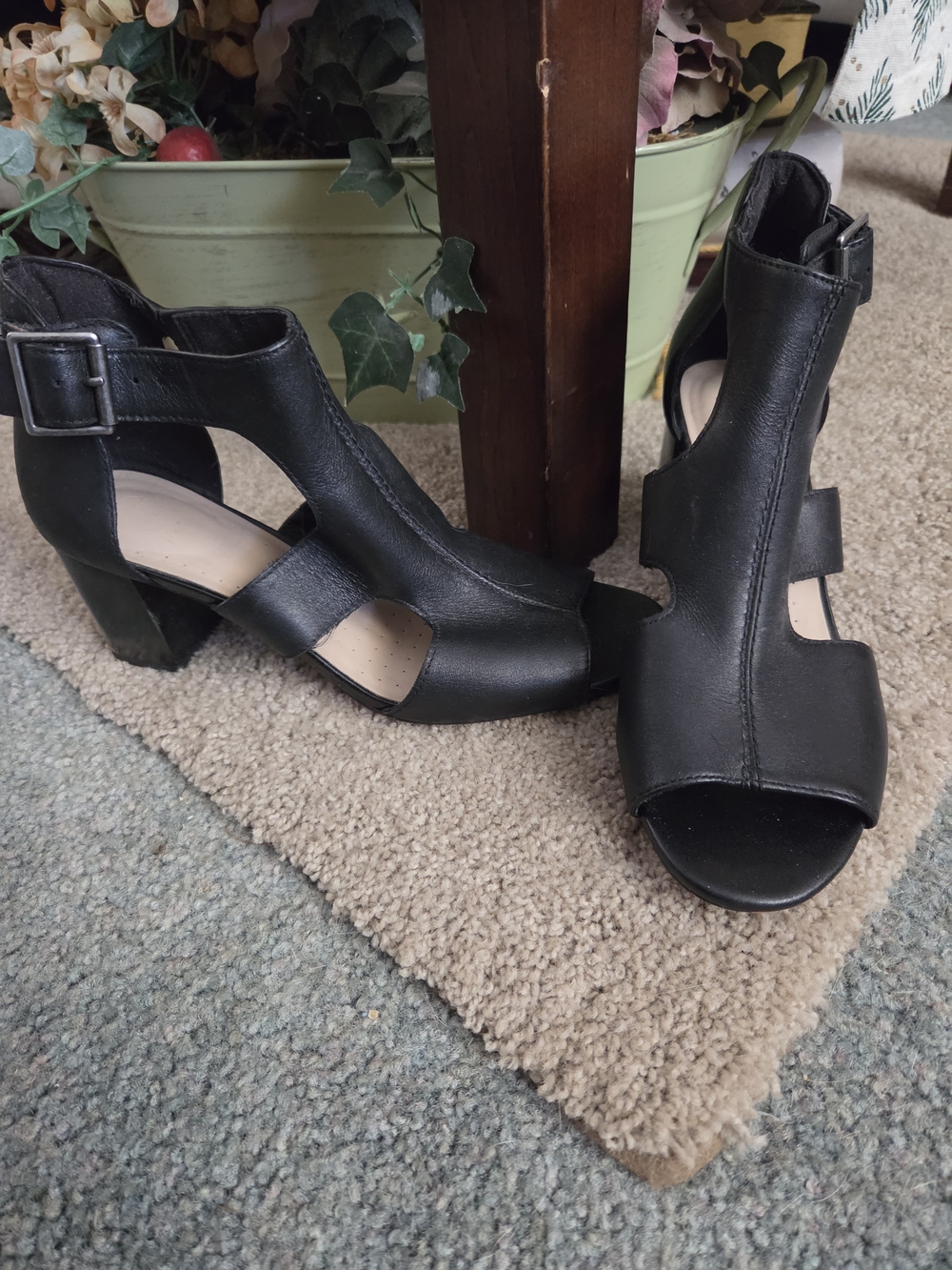 Clarks Black Cutout Peep-Toe Block Heel Sandals